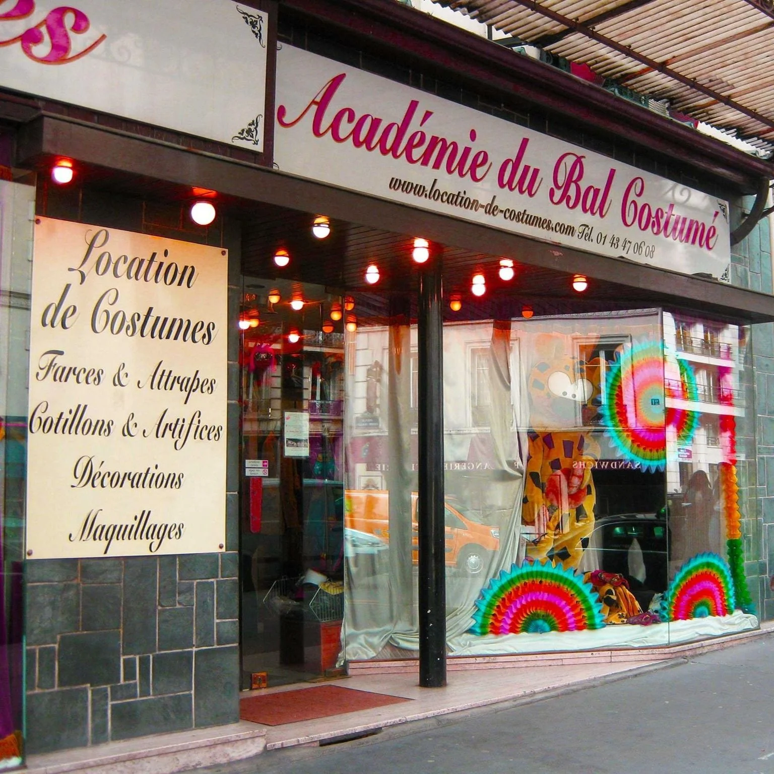 Au monde de la fête magasin de déguisement sur Paris